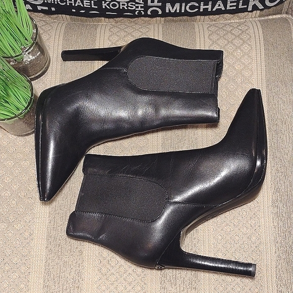 MICHAEL Michael Kors Stiletto Ankle Bootie - Picture 5 of 15